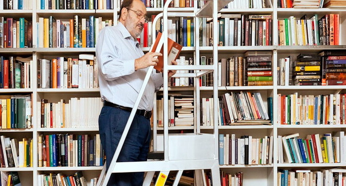 Umberto Eco - Leggere i libri attraverso i polpastrelli Umberto Eco - Leggere i libri attraverso i polpastrelli
