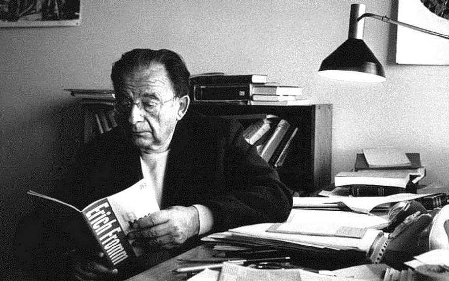 Erich Fromm - Si dovrebbe imparare a concentrarsi in ci� che si fa Erich Fromm - Si dovrebbe imparare a concentrarsi in ci� che si fa