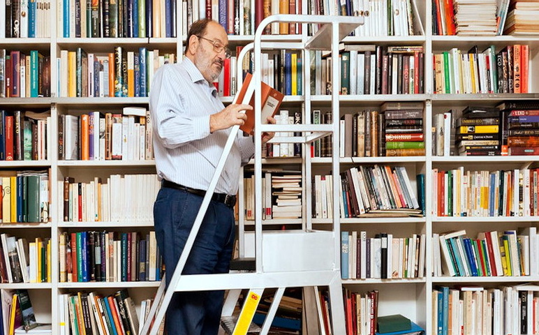 Umberto Eco - Leggere i libri attraverso i polpastrelli Umberto Eco - Leggere i libri attraverso i polpastrelli