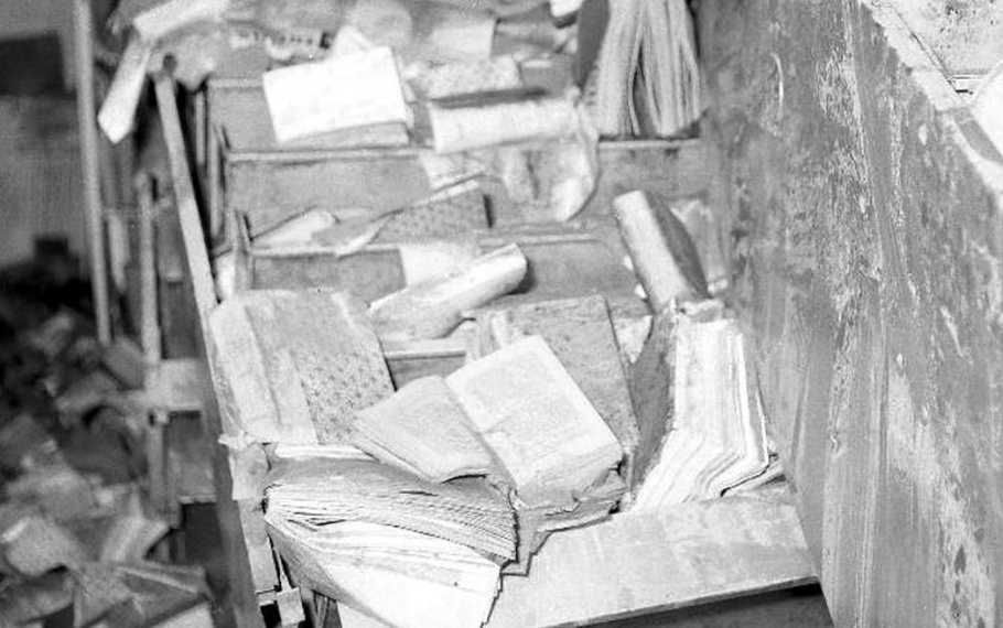 Eugenio Montale - L?alluvione ha sommerso il pack dei mobili Eugenio Montale - L?alluvione ha sommerso il pack dei mobili