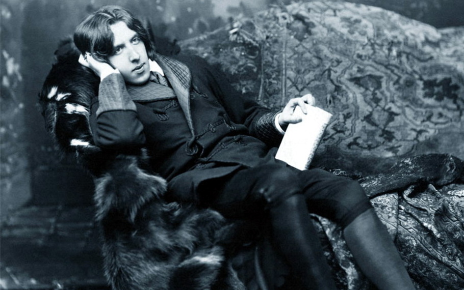 Oscar Wilde - Non esistono libri morali o immorali Oscar Wilde - Non esistono libri morali o immorali