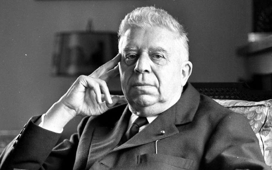 Eugenio Montale - So l'ora in cui la faccia pi� impassibile