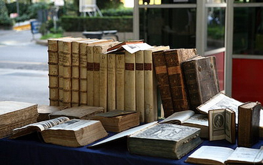 Vecchi libri in piazza - Milano, Piazza Diaz, tutte le seconde domeniche del mese Vecchi libri in piazza - Milano, Piazza Diaz, tutte le seconde domeniche del mese