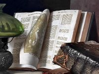 Andreas Gyula Bubarnik - Natura morta con libri antichi e trasparenze - 1960 ca. (olio su tavola)