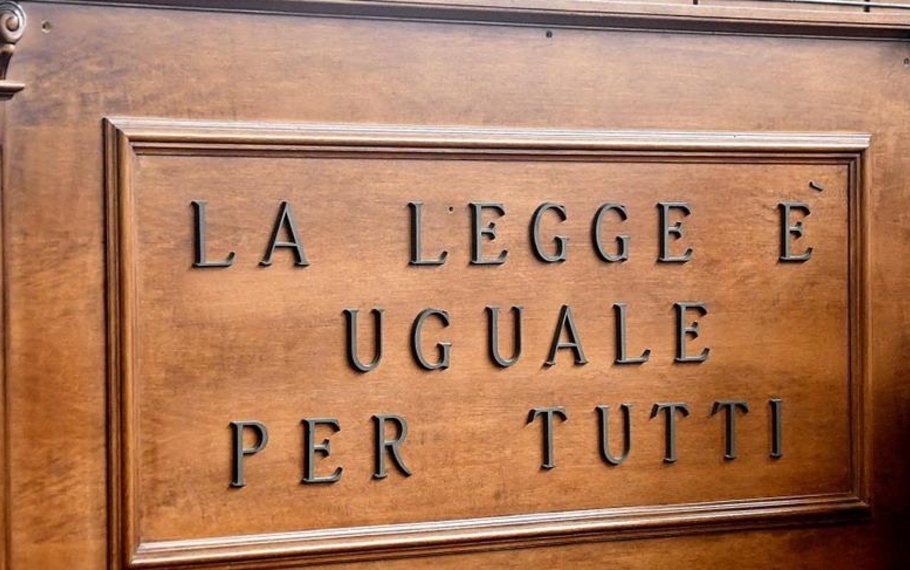 Piero Calamandrei - La legge non � uguale per tutti Piero Calamandrei - La legge non � uguale per tutti
