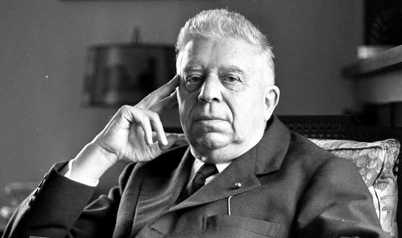 Eugenio Montale - So l'ora in cui la faccia pi� impassibile