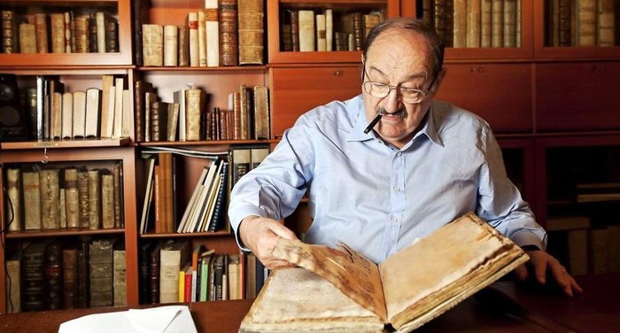 Umberto Eco - I libri si rispettano usandoli, non lasciandoli stare Umberto Eco - I libri si rispettano usandoli, non lasciandoli stare