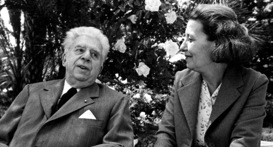Eugenio Montale - Ho sceso, dandoti il braccio, almeno un milione di scale Eugenio Montale - Ho sceso, dandoti il braccio, almeno un milione di scale