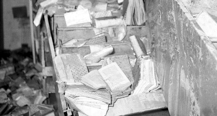 Eugenio Montale - L?alluvione ha sommerso il pack dei mobili Eugenio Montale - L?alluvione ha sommerso il pack dei mobili