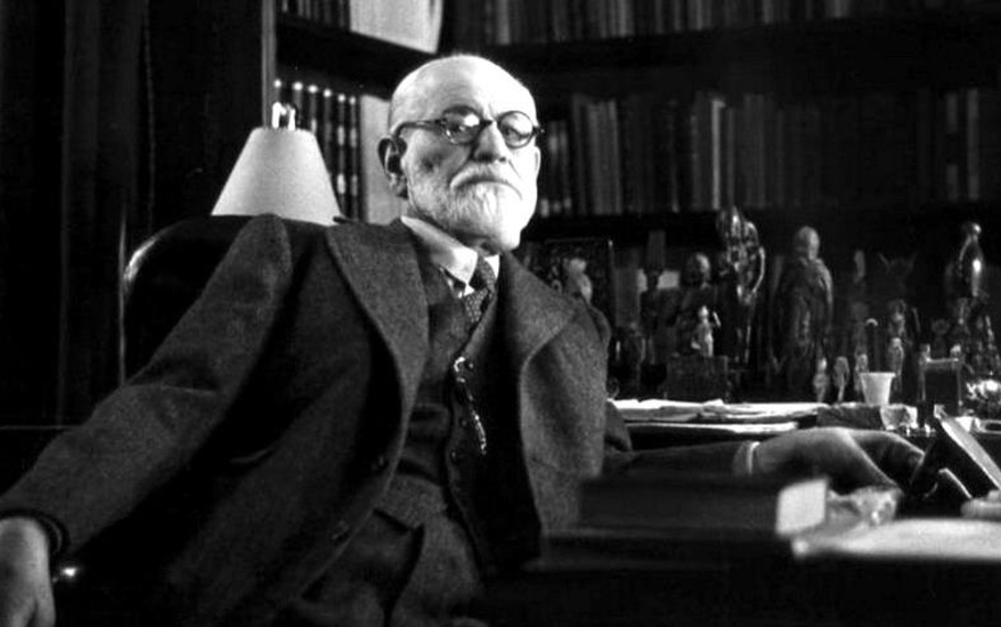 Sigmund Freud - Le masse hanno bisogno di illusioni Sigmund Freud - Le masse hanno bisogno di illusioni