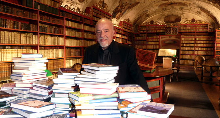 Paulo Coelho - Scrivere � una delle attivit� pi� solitarie del mondo Paulo Coelho - Scrivere � una delle attivit� pi� solitarie del mondo