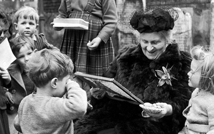 Maria Montessori - L'adulto deve cercare di interpretare i bisogni del bambino Maria Montessori - L'adulto deve cercare di interpretare i bisogni del bambino
